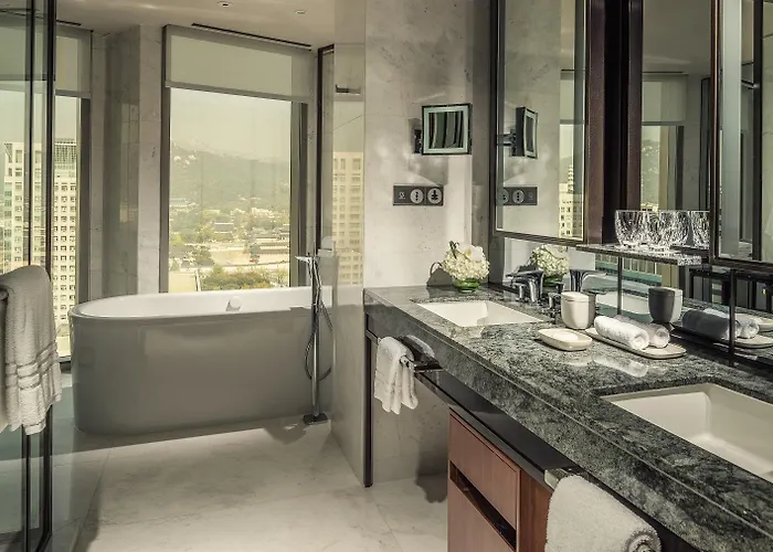 Four Seasons 5* Seoul